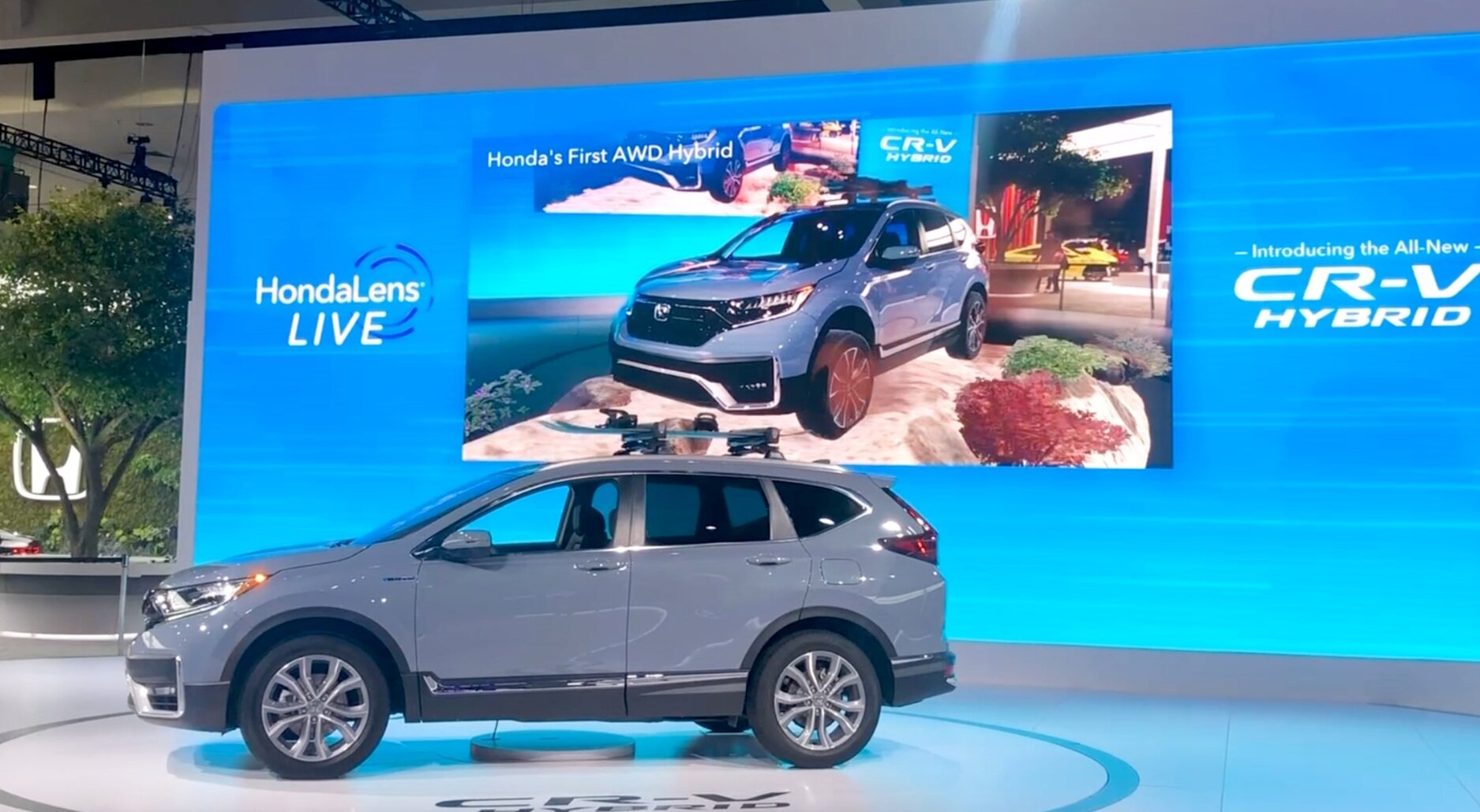 Close-up screen capture of the live AR tracking overlay on the vehicle